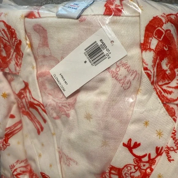 Old Navy Christmas Pajama Set - Picture 5 of 5